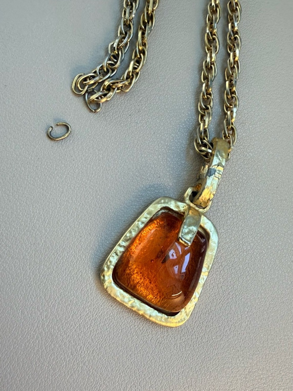 Roxanne Assoulin Gold toned necklace with Amber Stone - Picture 3 of 7